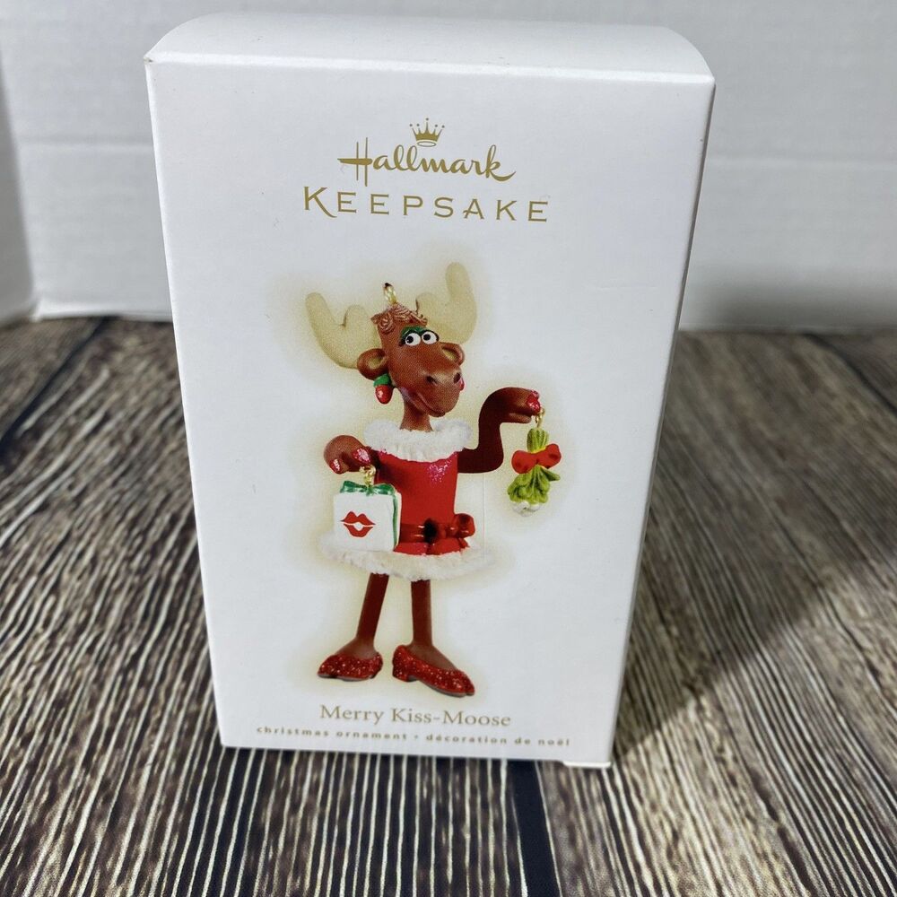 Hallmark Keepsake 'Merry Kiss-Moose' Holiday Tree Ornament 2009 New